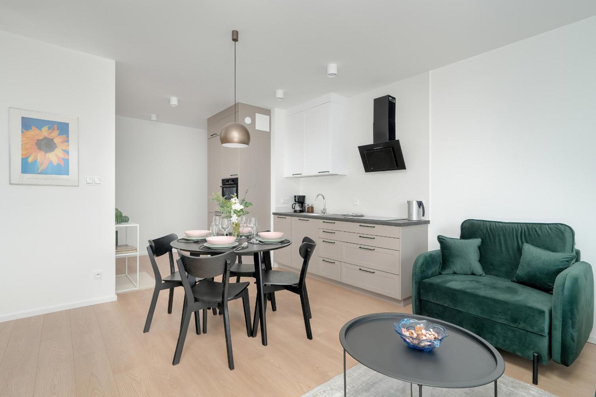 Spacious Apartment With Balcony By Rent Like Home Познань Экстерьер фото