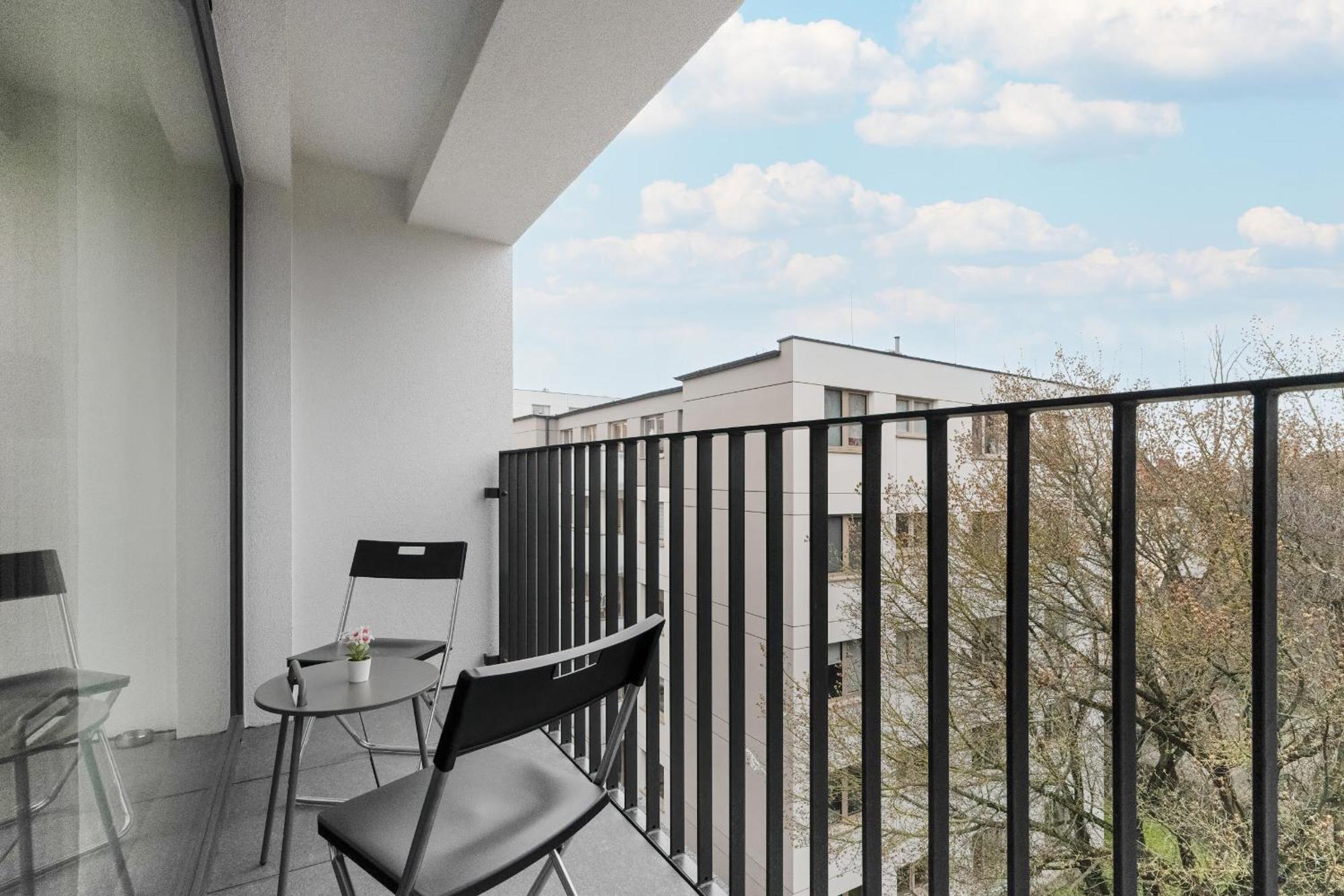 Spacious Apartment With Balcony By Rent Like Home Познань Экстерьер фото